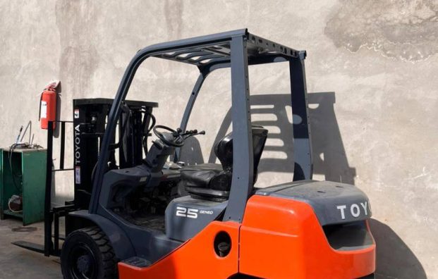 عکس لیفتراک تویوتا 2.5تن دیزل