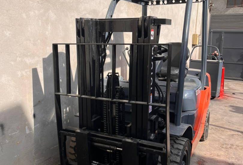 عکس دکل و سایدشیفت لیفتراک تویوتا 2.5تن دیزل