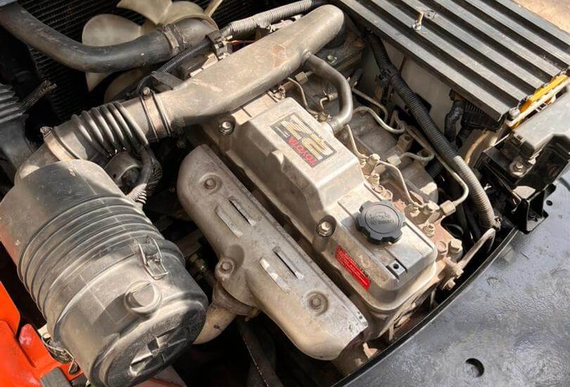 عکس موتور لیفتراک تویوتا 2.5تن دیزل 2Z