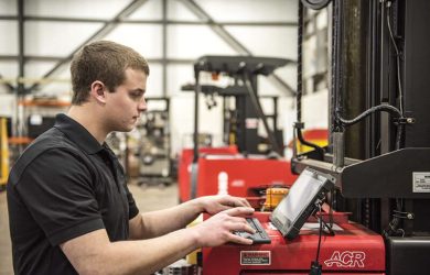 عکس تعمیرکار لیفتراک برقی